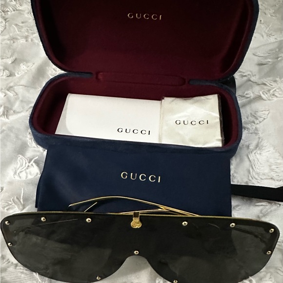 Sunglasses Gucci - Picture 1 of 6